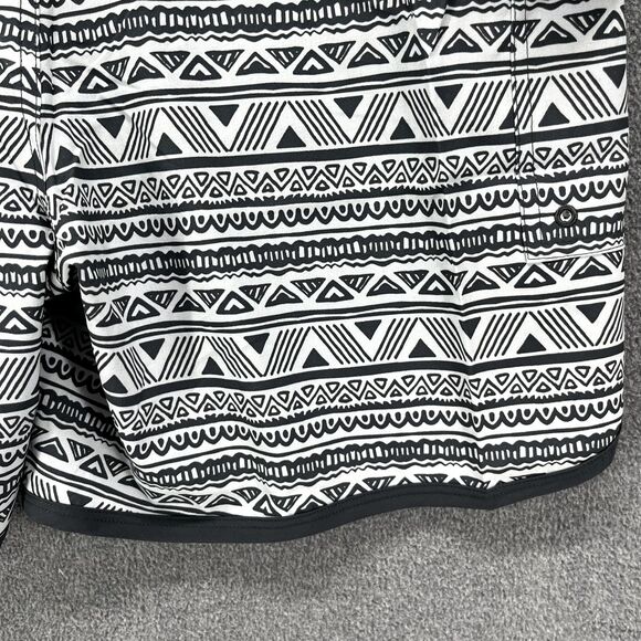 TYR Swimwear Men's XL Gray Native Stripes Built In Boxer Swim Shorts NWT - Picture 15 of 16